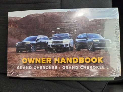 New 2025 Jeep Grand Cherokee Laredo X w/ Luxury Tech Group I image 36