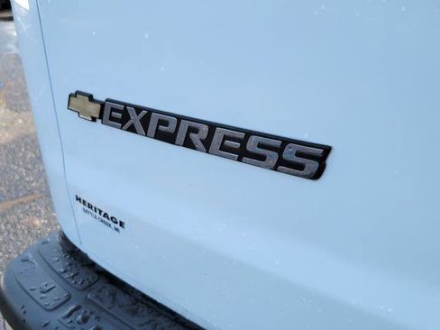 Used 2023 Chevrolet Express 2500 w/ Driver Convenience Package image 6