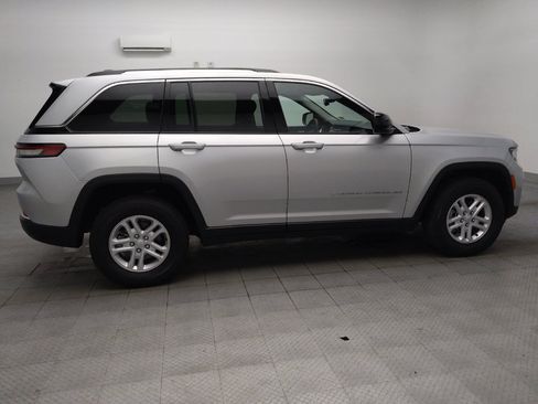 Used 2024 Jeep Grand Cherokee Laredo RWD image 10