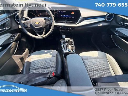 Used 2025 Chevrolet Trax LT FWD image 10