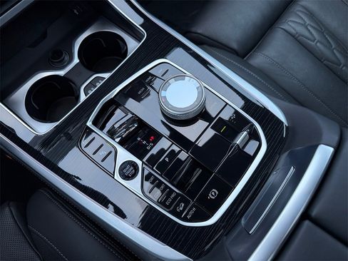 Certified 2023 BMW X7 xDrive40i w/ Executive Package image 26