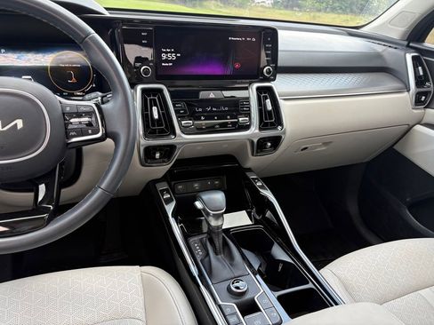 Certified 2023 Kia Sorento SX image 18