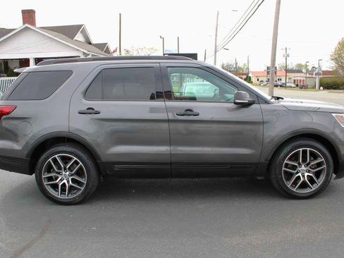 Used 2018 Ford Explorer Sport image 5