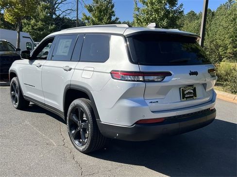 New 2025 Jeep Grand Cherokee L Altitude image 11