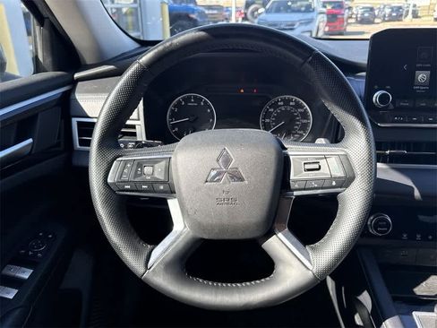 Used 2024 Mitsubishi Outlander SE image 21