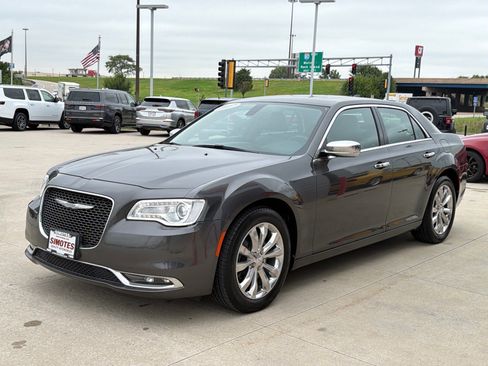 Used 2017 Chrysler 300 C w/ Light Group AWD/4WD image 4