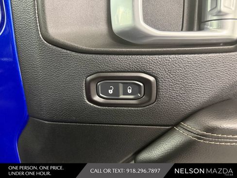 Used 2018 Jeep Wrangler Unlimited Sahara AWD/4WD image 46