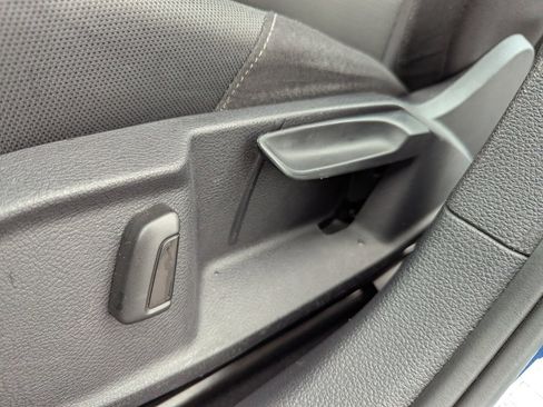 Used 2019 Volkswagen Golf S image 23