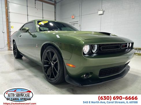 Used 2018 Dodge Challenger R/T Scat Pack RWD image 1