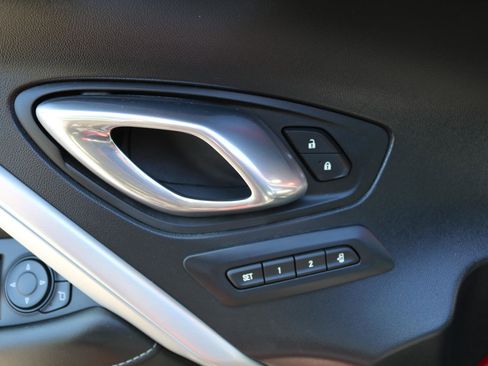 Used 2017 Chevrolet Camaro LT RWD image 15