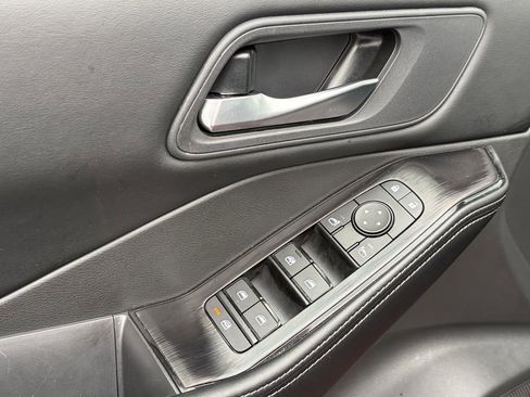 Certified 2026 Nissan Rogue SV FWD image 24