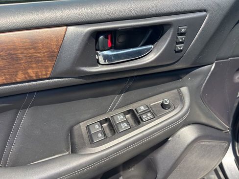 Used 2018 Subaru Outback 2.5i Limited AWD/4WD image 19