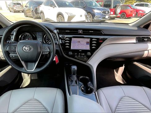 Used 2020 Toyota Camry SE image 13