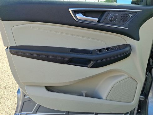Used 2022 Ford Edge Titanium image 12