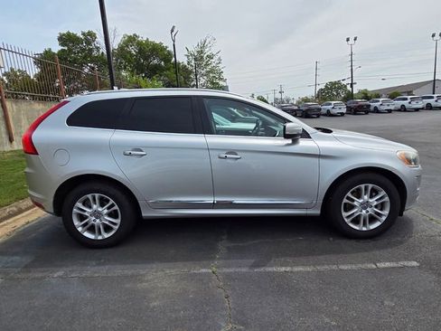 Used 2015 Volvo XC60 T5 Premier w/ Proximity Package image 4