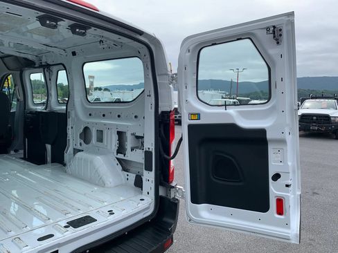 Used 2016 Ford Transit 150 130 Low Roof RWD image 31