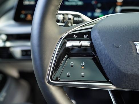 Used 2025 Cadillac Lyriq Luxury image 29