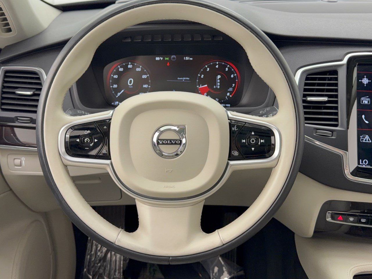 Used 2019 Volvo XC90 T6 Momentum w/ Advanced Package AWD/4WD image 10