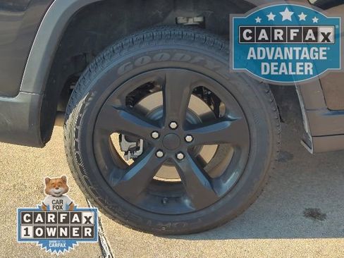 Used 2023 Jeep Grand Cherokee L Laredo image 4