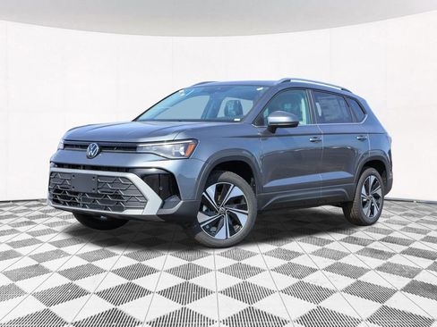 New 2025 Volkswagen Taos SE image 2