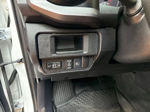 Used 2018 Toyota Tacoma TRD Sport image 23