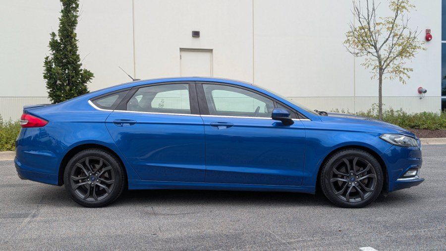 Used 2018 Ford Fusion SE w/ Equipment Group 201A FWD image 3