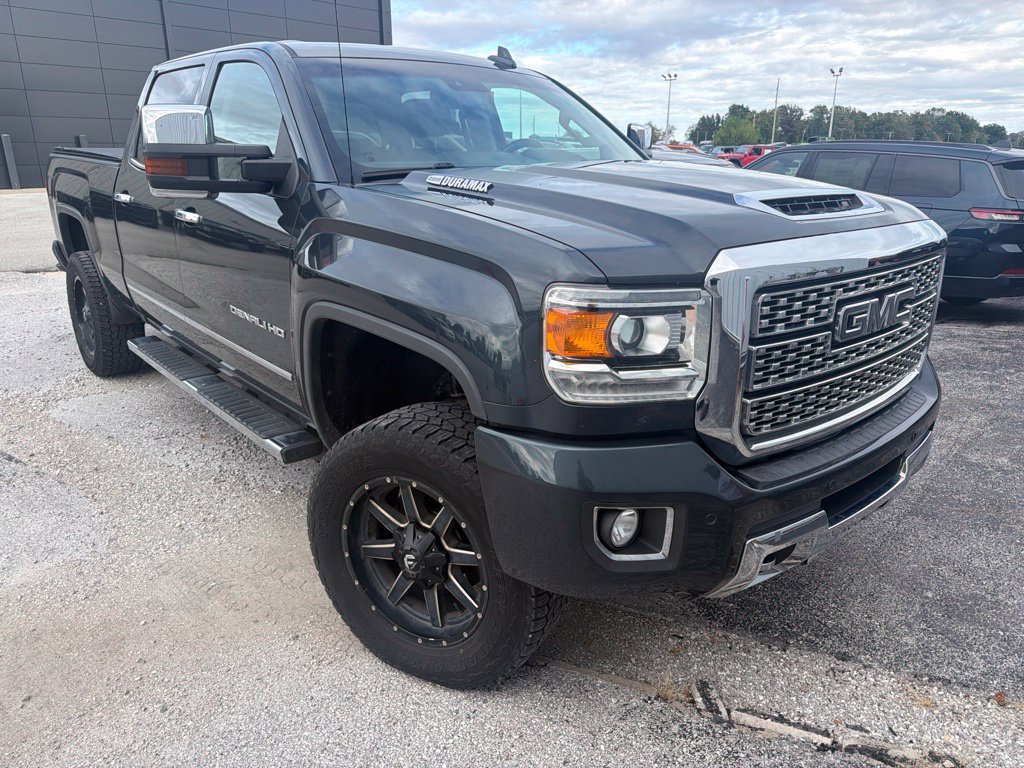 Used 2018 GMC Sierra 2500 Denali w/ Duramax Plus Package AWD/4WD image 4