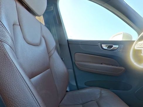 Used 2022 Volvo XC60 B5 Momentum w/ Protection Package Premier FWD image 28