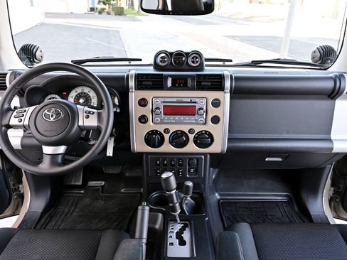 Used 2014 Toyota FJ Cruiser 4WD w/ Upgrade Package image 15