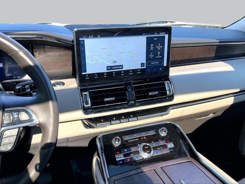 Used 2024 Lincoln Navigator Reserve AWD/4WD image 7