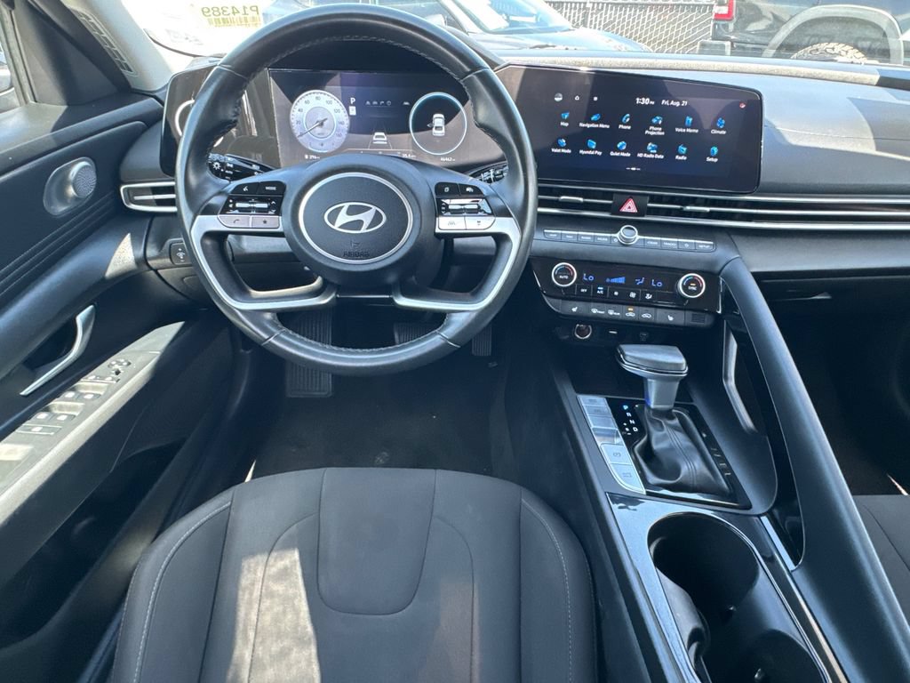 Used 2025 Hyundai Elantra SEL FWD image 18