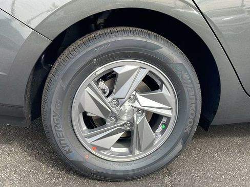 Used 2026 Hyundai Elantra SE FWD image 30