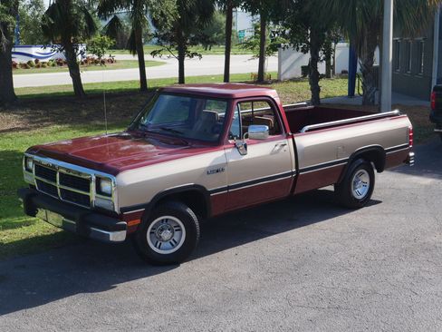 Used 1992 Dodge D/W Truck 150 RWD image 11