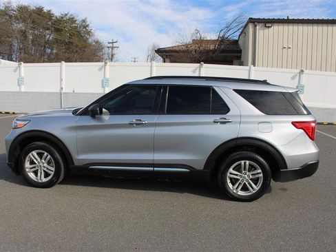 Used 2021 Ford Explorer XLT w/ Equipment Group 202A image 5