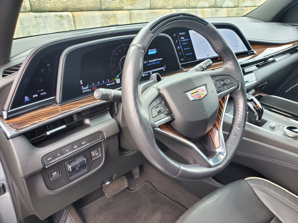 Used 2024 Cadillac Escalade Premium Luxury w/ Performance Package AWD/4WD image 18