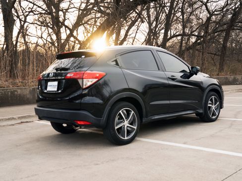 Used 2021 Honda HR-V EX image 9