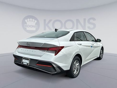 New 2026 Hyundai Elantra SE image 7