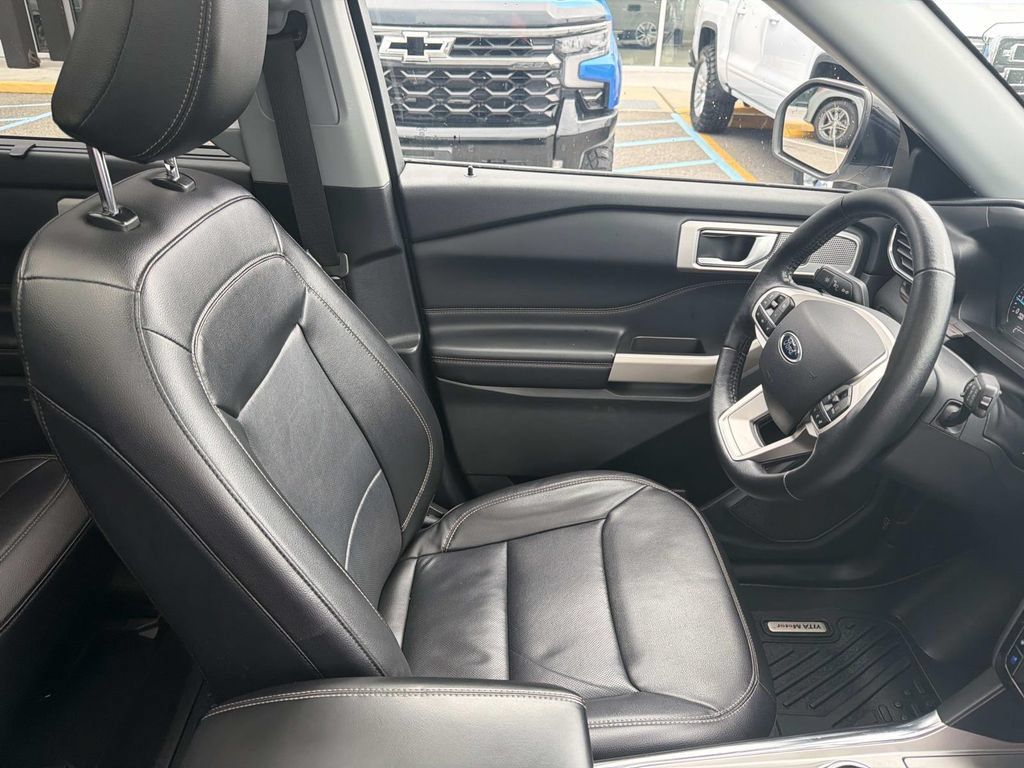 Used 2021 Ford Explorer Limited w/ Equipment Group 301A RWD image 11