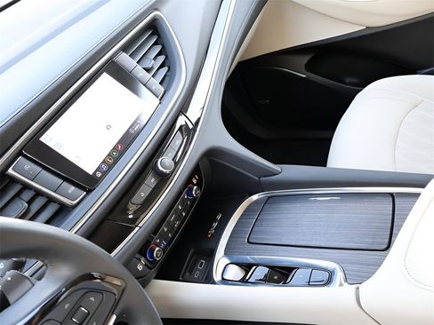 Used 2023 Buick Enclave Avenir w/ Avenir Technology Package image 21