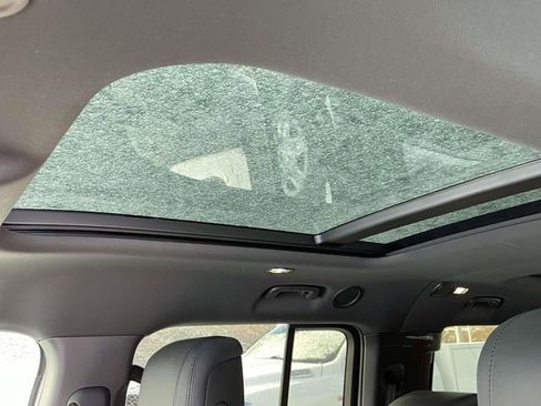 Used 2023 Land Rover Defender 130 X-Dynamic SE image 19