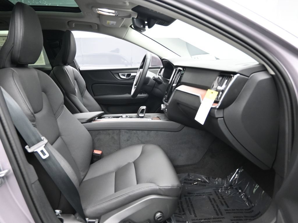 New 2026 Volvo V60 B5 Cross Country Plus w/ Climate Package AWD/4WD image 27