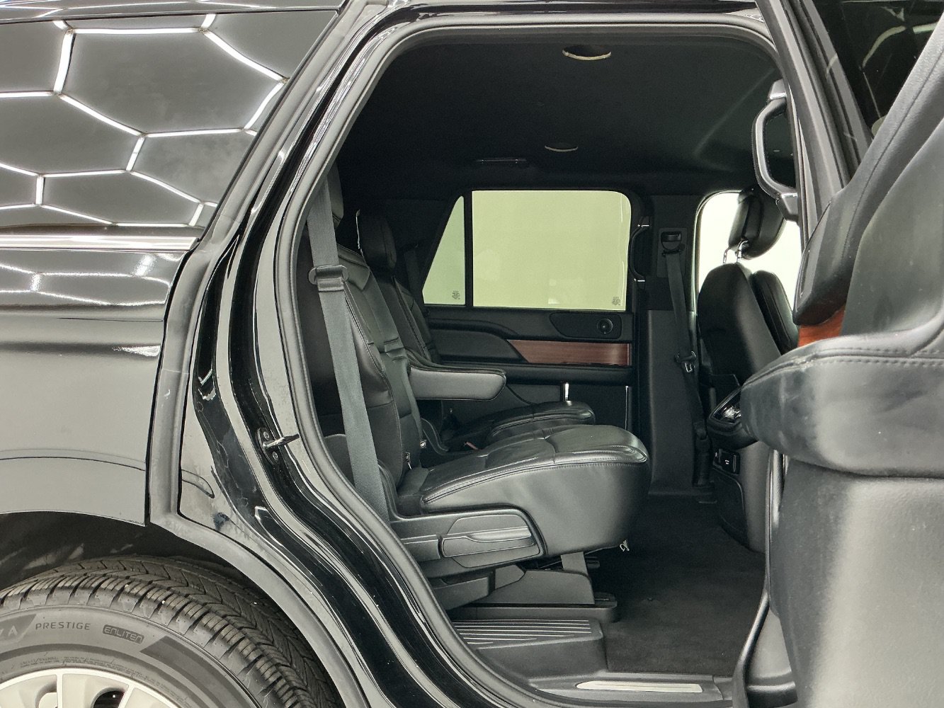 Used 2018 Lincoln Navigator Premiere RWD image 23