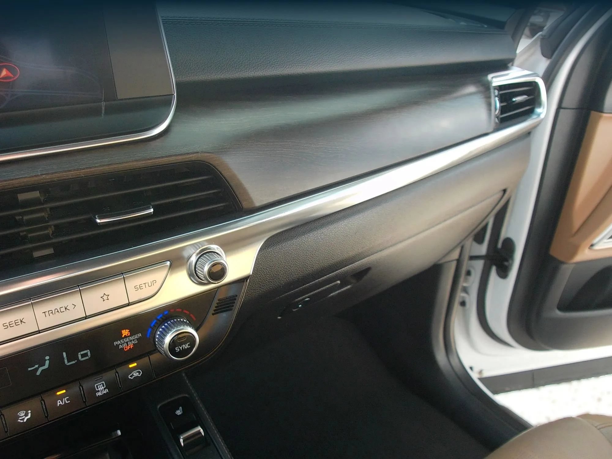 Used 2022 Kia Telluride SX w/ Towing Package FWD image 17