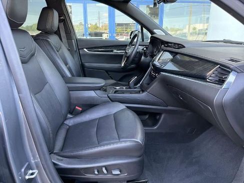 Certified 2022 Cadillac XT6 Premium Luxury AWD/4WD image 11