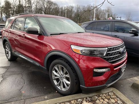 Used 2020 Ford Explorer XLT w/ Equipment Group 202A image 5