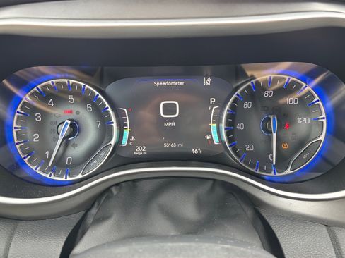 Used 2025 Chrysler Pacifica Select FWD image 16