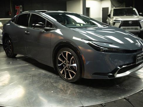 Used 2026 Toyota Prius Plug-In Hybrid FWD image 5