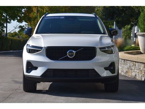 Certified 2025 Volvo XC40 B5 Ultra w/ Protection Package Premier image 9
