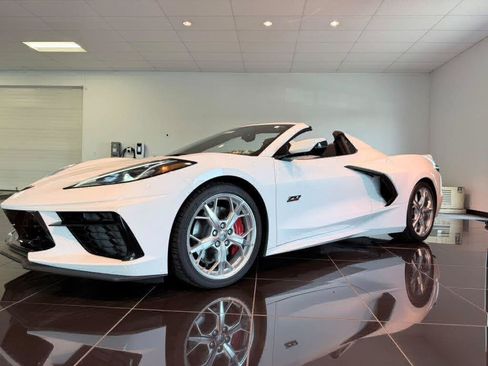 Used 2023 Chevrolet Corvette Stingray Premium Conv w/ Z51 Performance Package RWD image 5