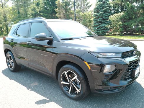 Certified 2023 Chevrolet TrailBlazer RS w/ Convenience Package AWD/4WD image 2